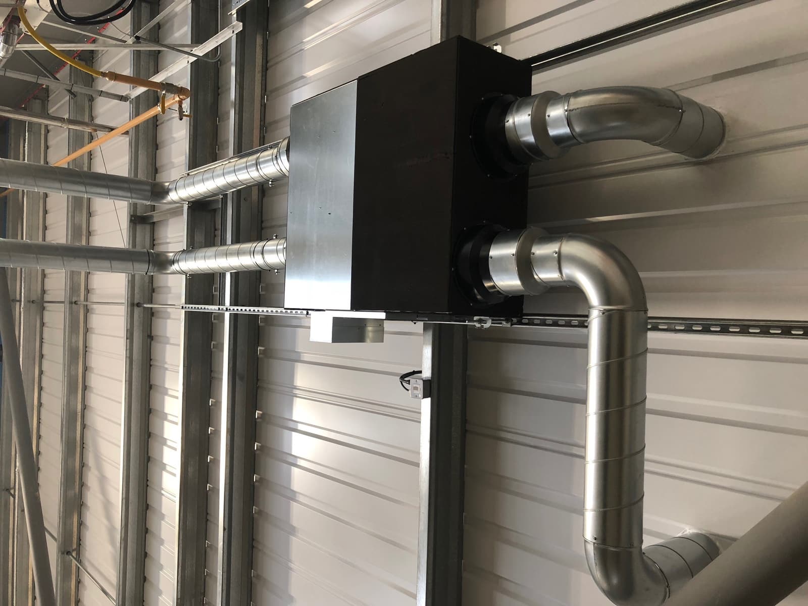 Daikin VRV and HRV hotel installation T4 Heathrow Airport - Aerocool Ltd - Air Conditioning - Refrigeration - HVAC