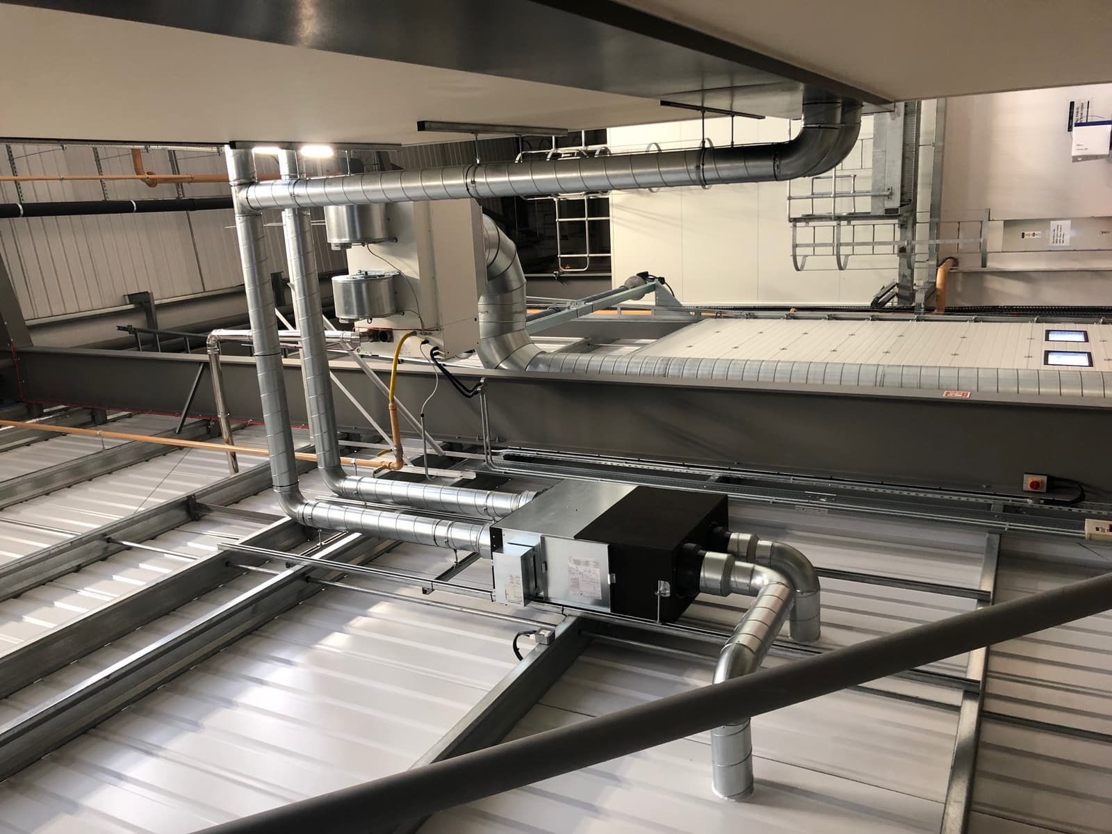 Daikin VRV and HRV hotel installation T4 Heathrow Airport - Aerocool Ltd - Air Conditioning - Refrigeration - HVAC